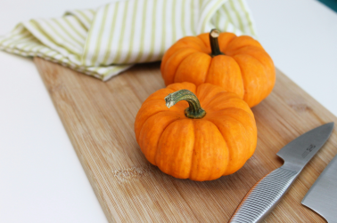 Ornamental or edible pumpkin? Photo: Kerde Severin on Unsplash